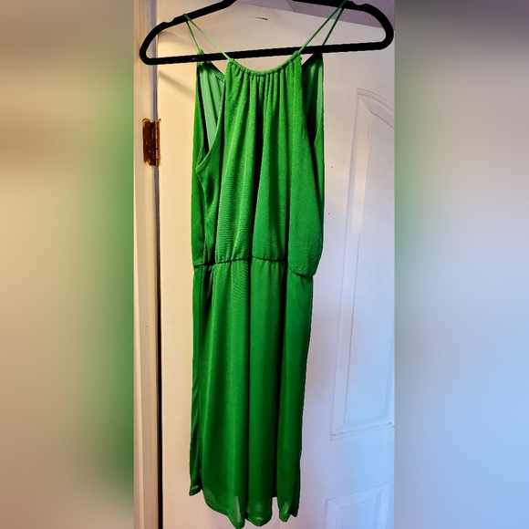Fun green, wrap front dress. Elastic waist - Picture 2 of 4